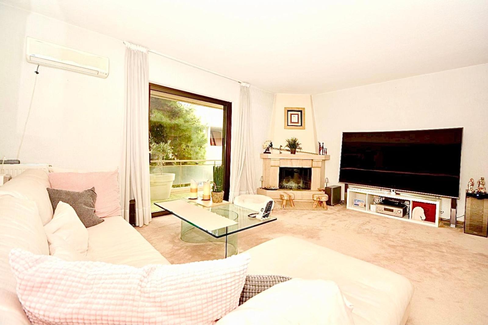 Comfy Condo Vouliagmeni Atene Esterno foto