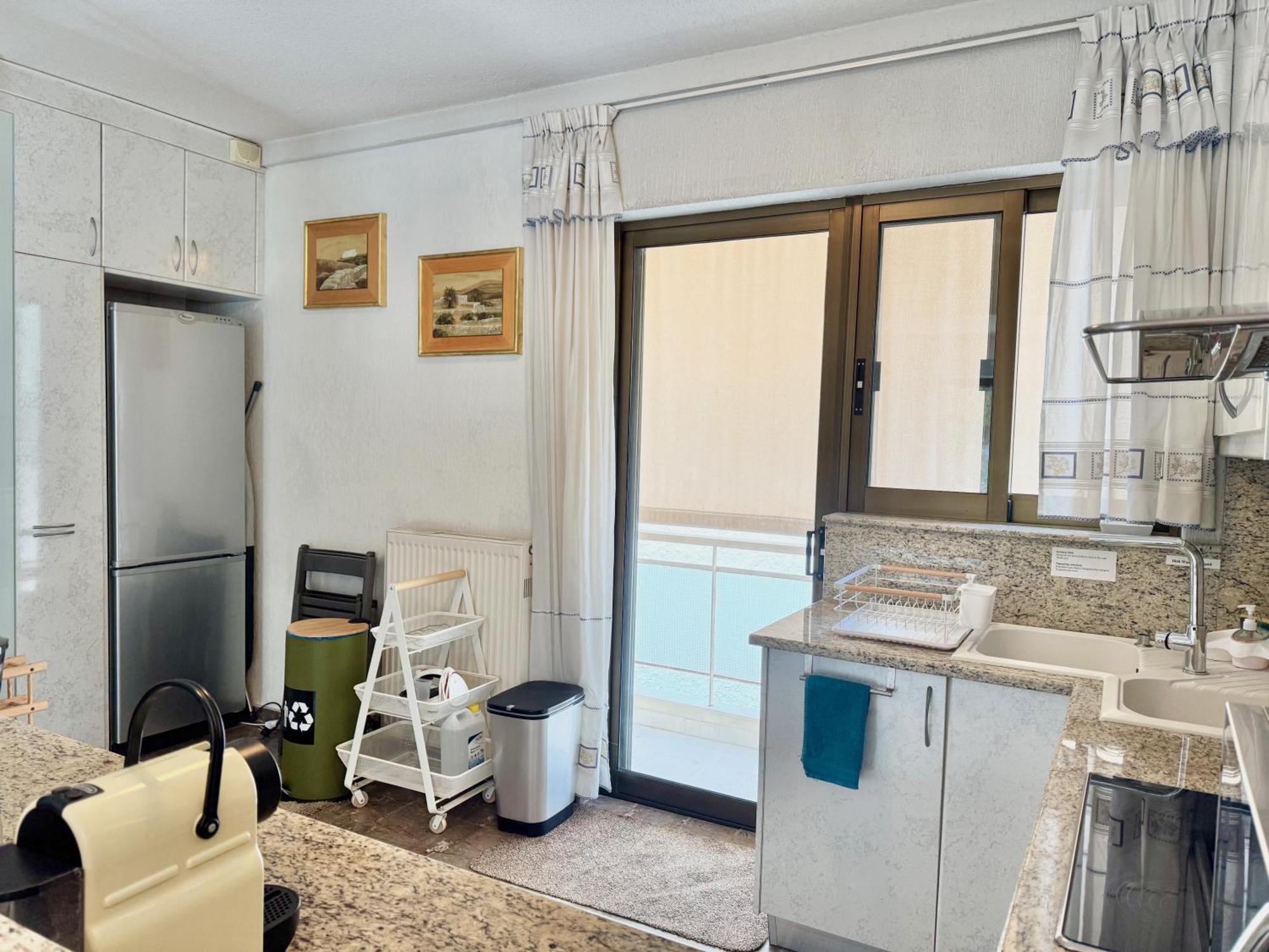 Comfy Condo Vouliagmeni Atene Esterno foto